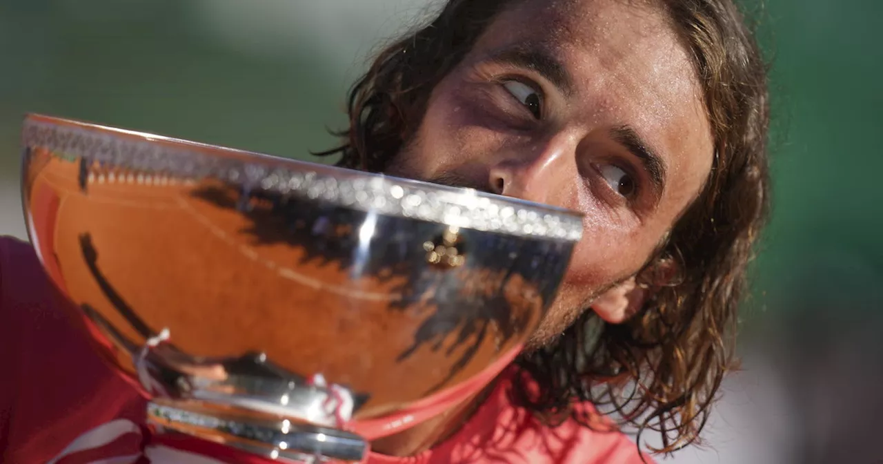 Tsitsipas, la frase dopo aver battuto Sinner: &#034;Preserviamo la bellezza&#034;, travolto dalle critiche