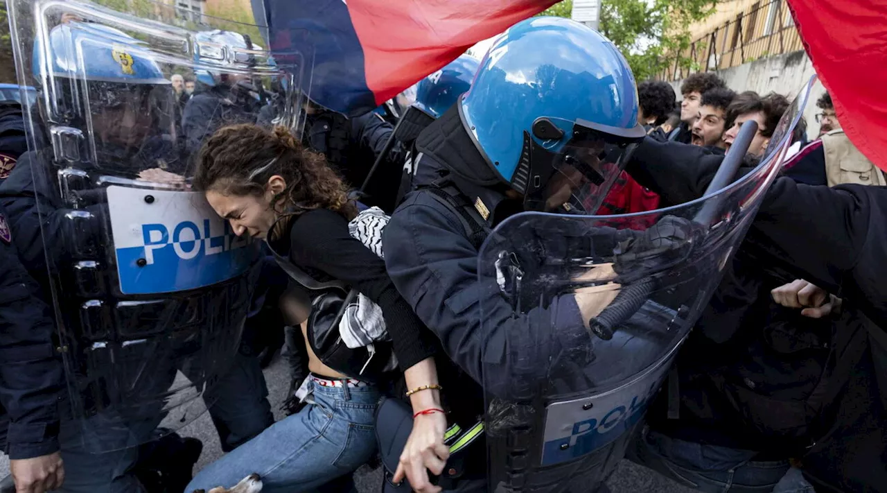 La Sapienza, scontri studenti-polizia alla manifestazione pro-Palestina: due arresti e feriti