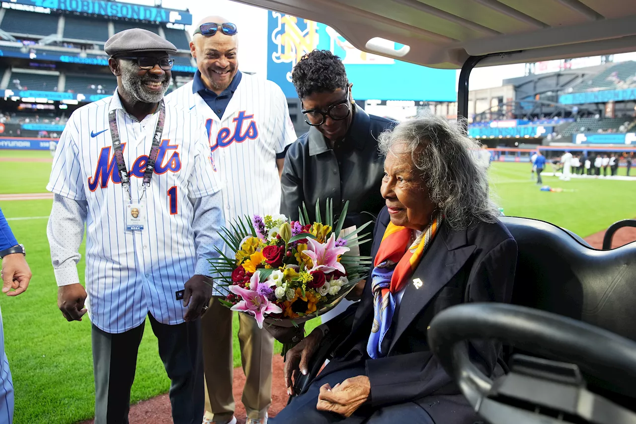 Mets Honor Jackie Robinson's Widow on Jackie Robinson Day