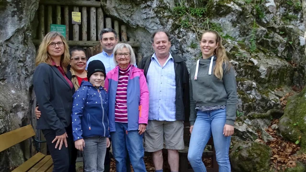 Saisonbeginn der Tropfsteinhöhle in Alland