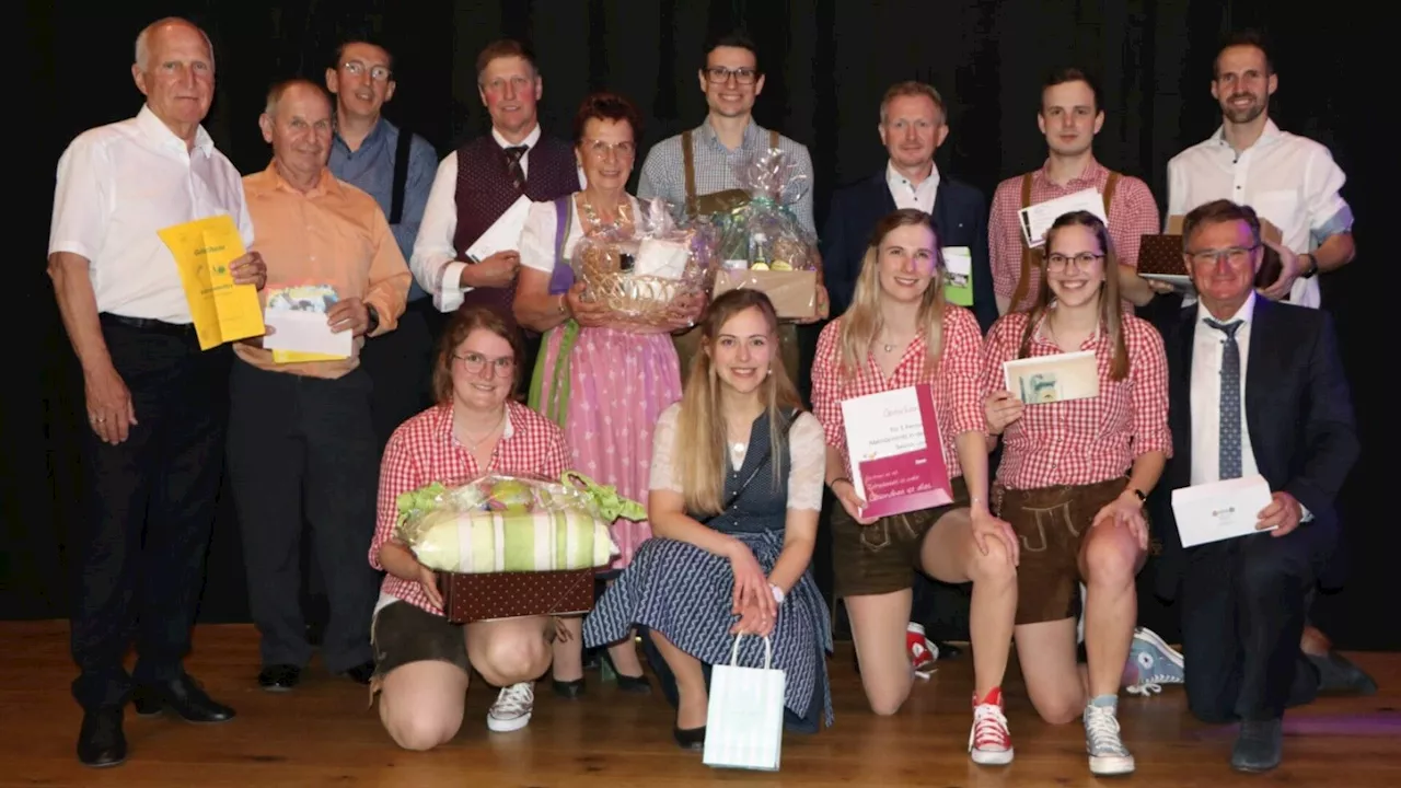 Volkstanzgruppe eröffnete den Pfarrball in Martinsberg