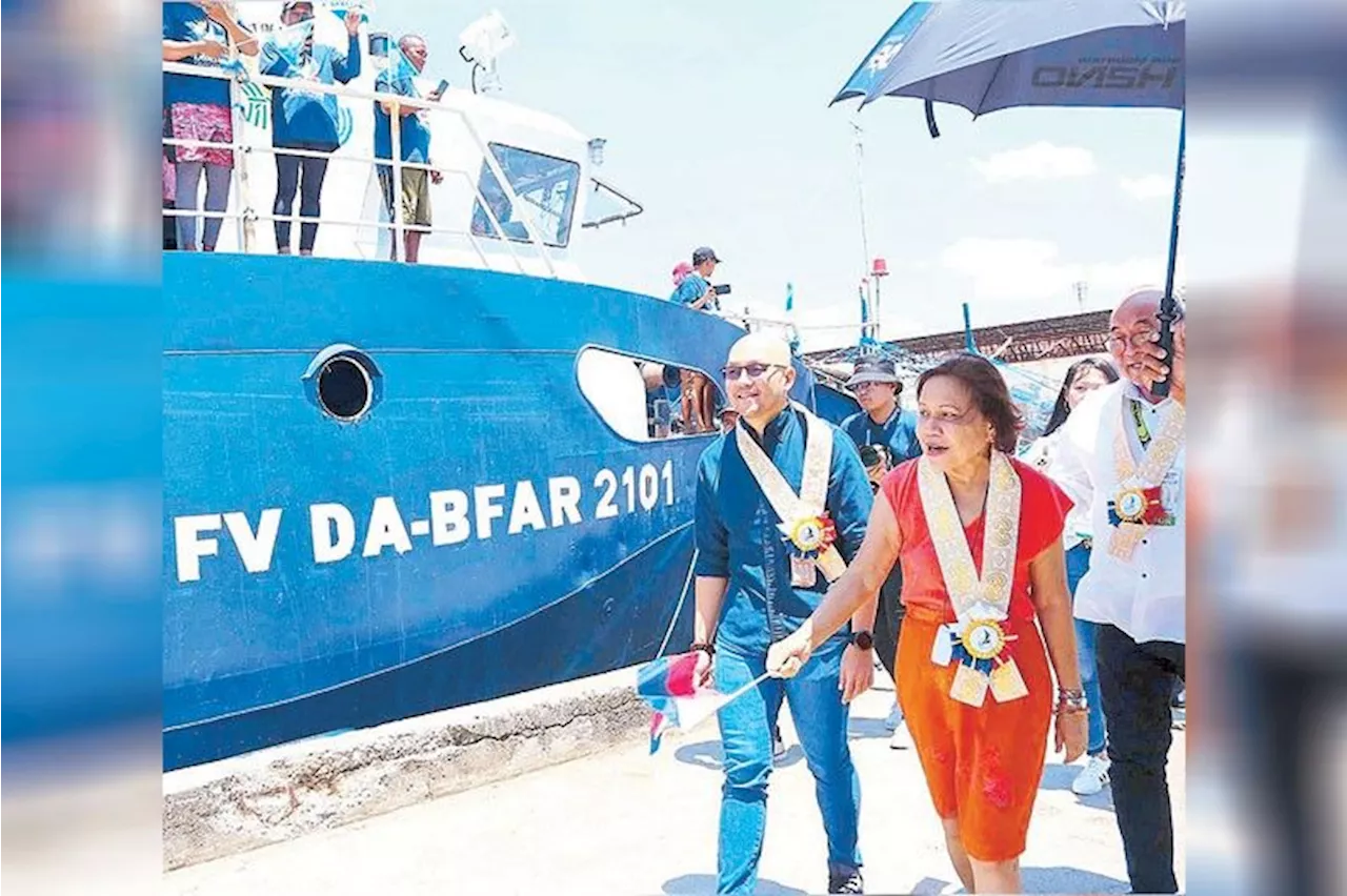 Philippines military vessels shouldn’t accompany fishers in West Philippine Sea