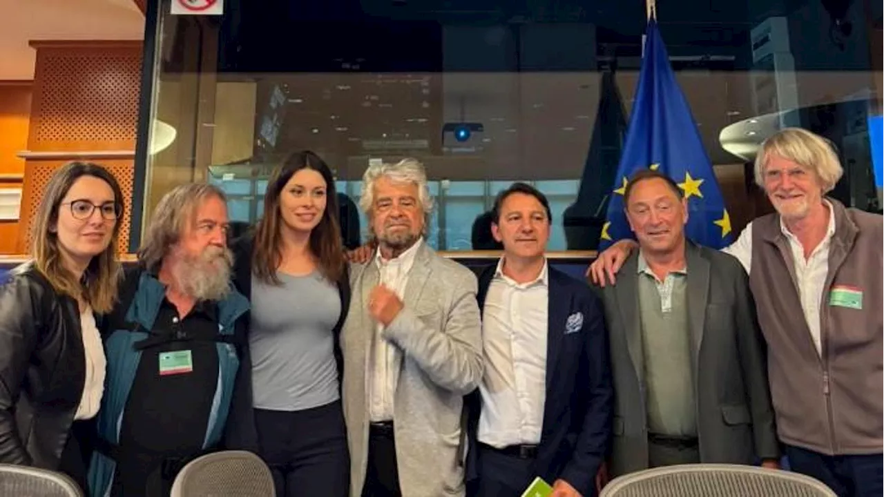 Grillo parla a Bruxelles, mezza sala si alza e se ne va