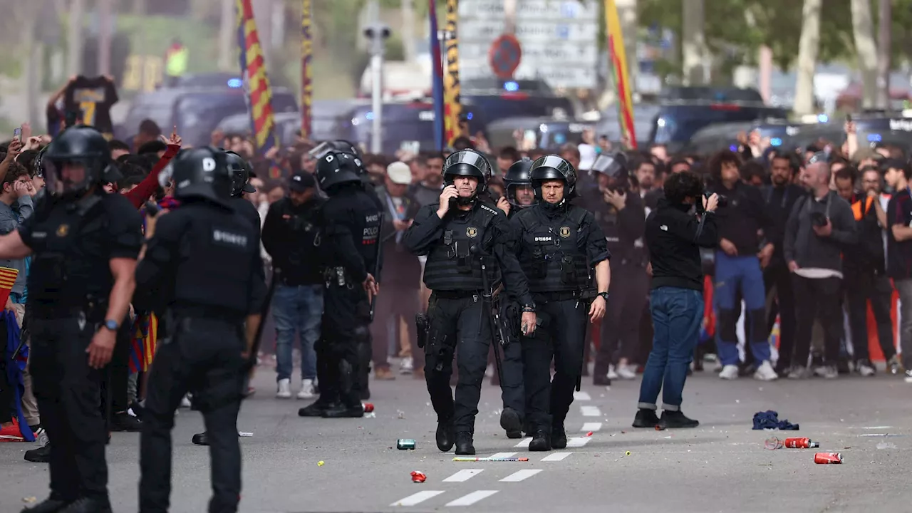 Barça-PSG: grosse ambiance et légères tensions entre supporteurs parisiens et catalans avant la rencontre