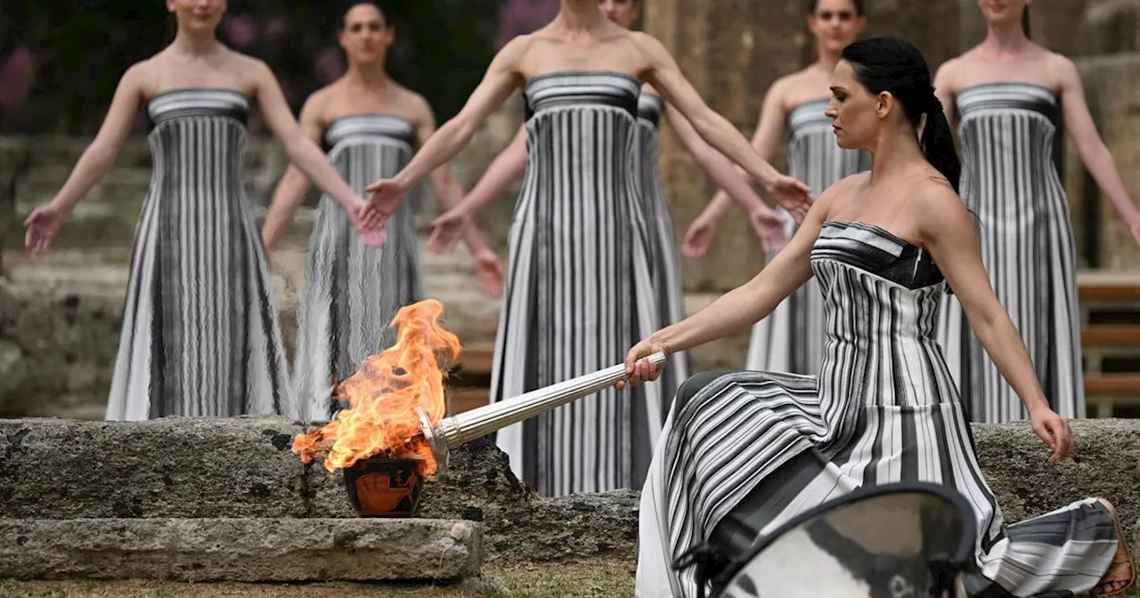 Olympisches Feuer für Paris entfacht: Die besten Bilder von der Zeremonie​