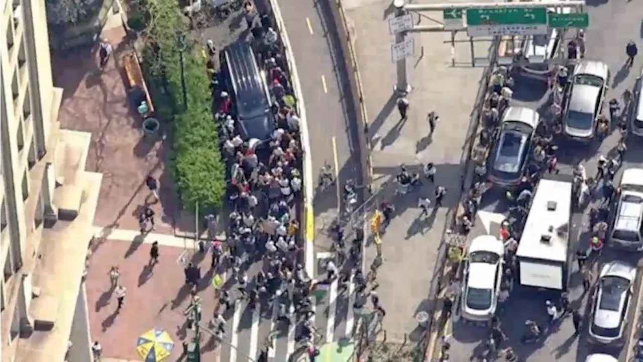 Anti-Israel protesters bring traffic to standstill in downtown New York