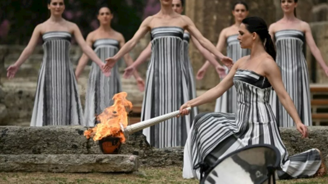 Zeremonie im antiken Olympia: Flamme für die Sommerspiele in Paris entzündet