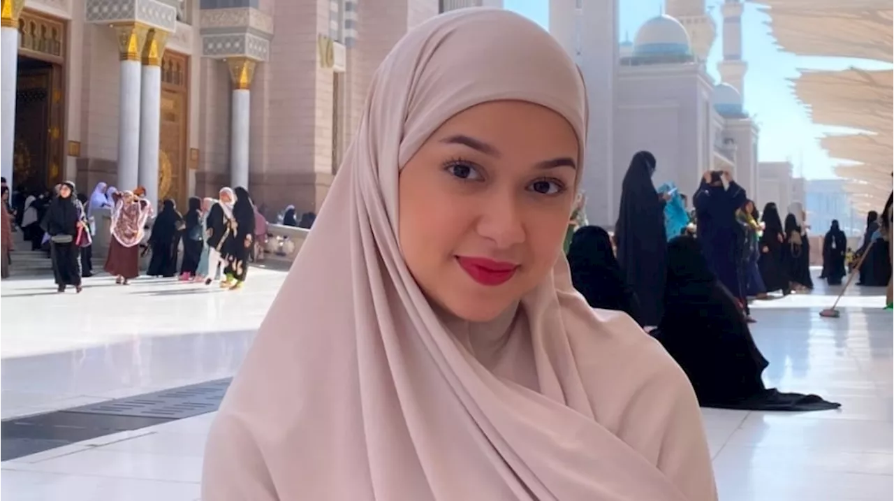 3 Artis Tersandung Video Asusila Pergi Umrah, Penampilan Rebecca Klopper Langsung Jadi Sorotan