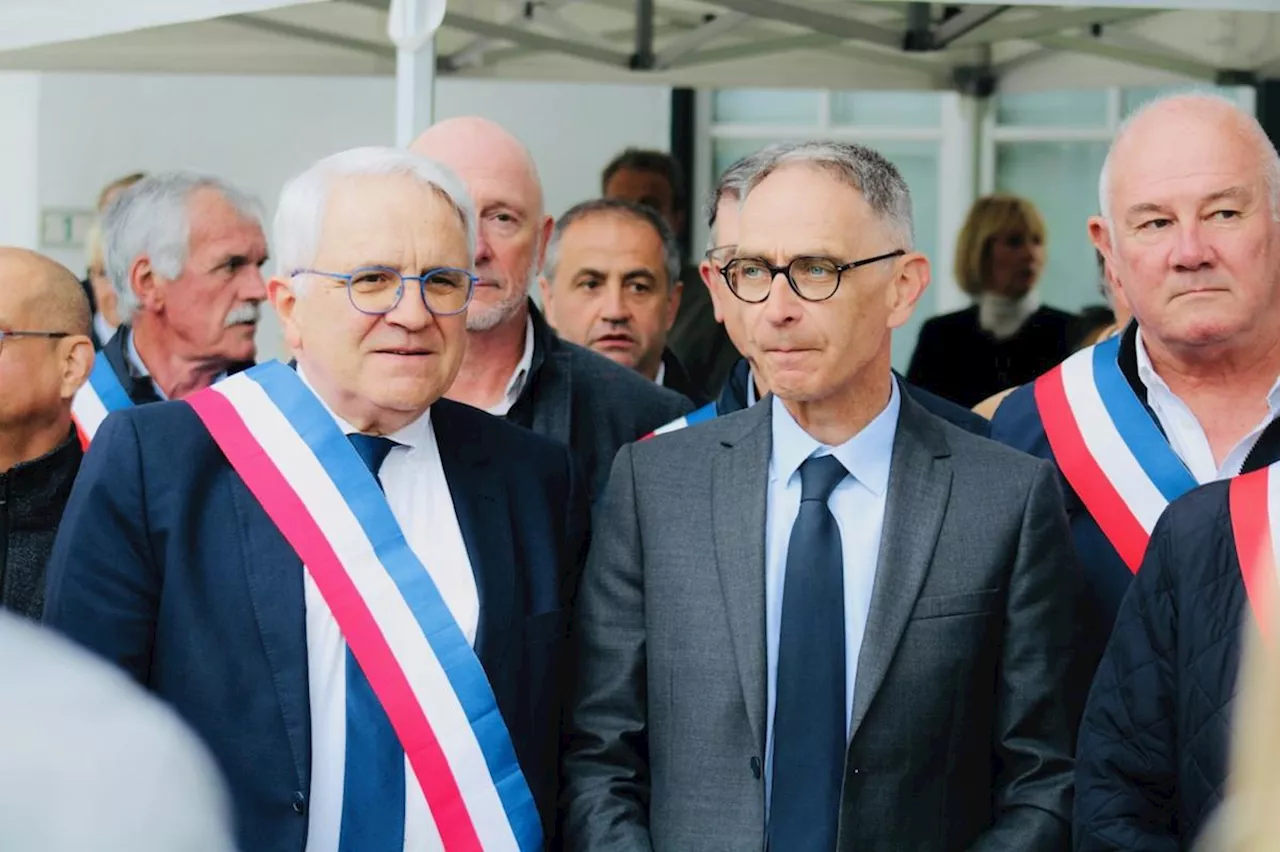 Cambo-les-Bains : un rassemblement citoyen devant la mairie pour « protéger la démocratie »