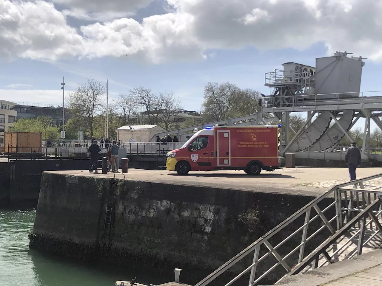 La Rochelle : un piéton chute accidentellement dans le bassin des Chalutiers