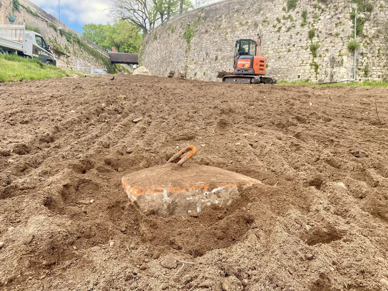 Un bloc de pierre mystérieux découvert sur les berges du Lot à Villeneuve-sur-Lot