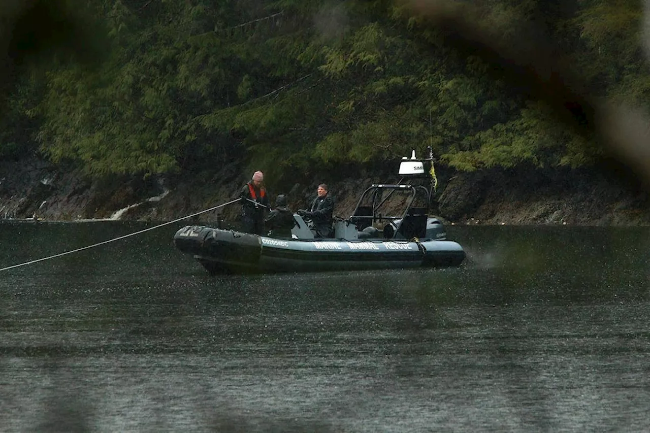 B.C. Orca rescue team plots change of tactics as orphan feeds on fish