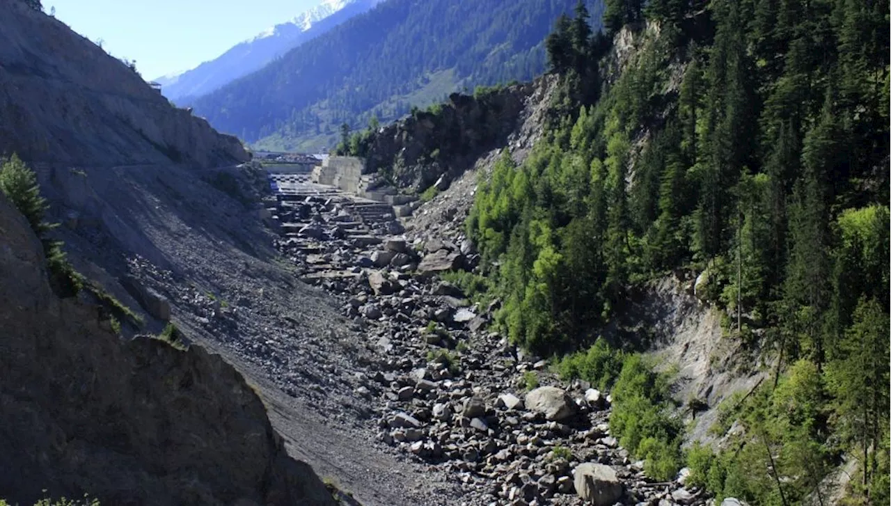 उत्तराखंड: ग्रामीणों ने किया लोकसभा चुनाव का बहिष्कार, बोले- जब तक सड़कें नहीं, वोट नहीं