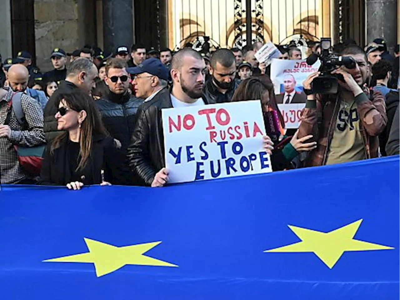 Tausende Georgier protestieren erneut gegen geplantes Gesetz