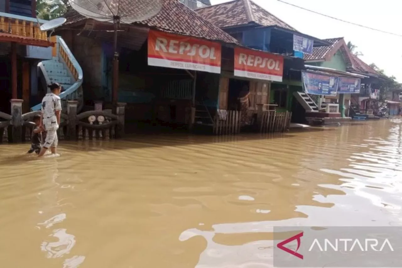 Dua warga Musi Rawas Utara meninggal akibat banjir bandang 2,5 meter