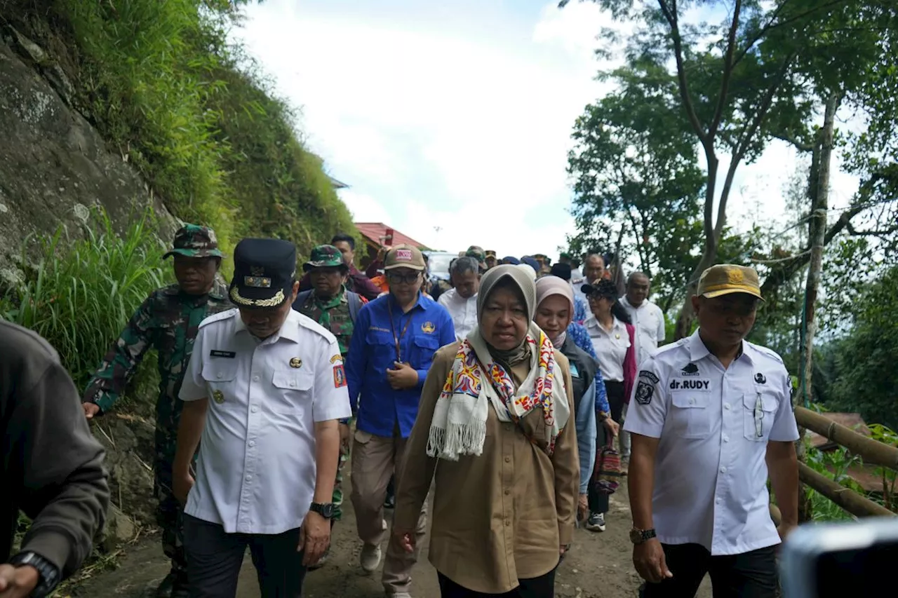 Mensos tinjau kondisi penyintas longsor Tana Toraja