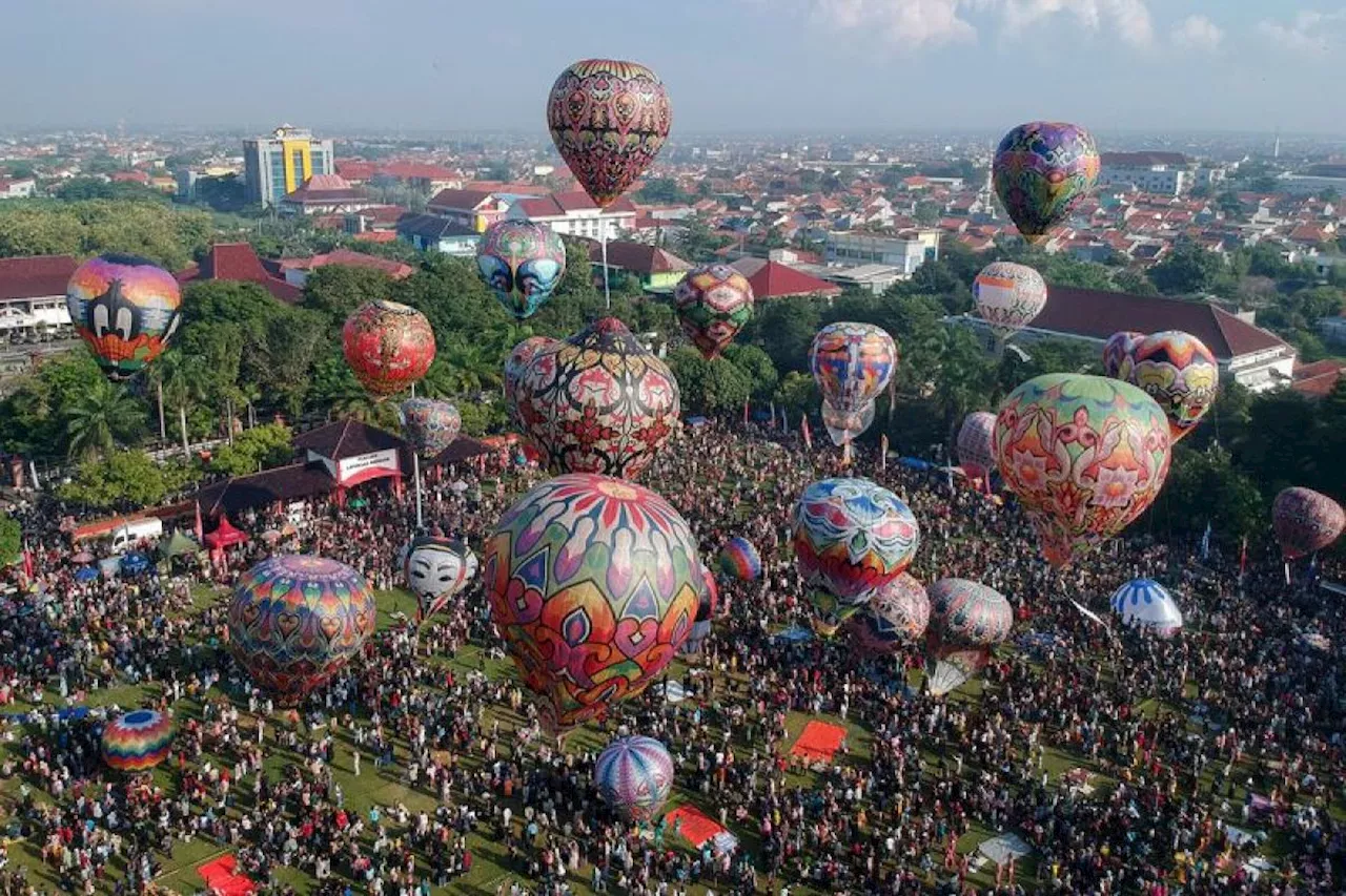 Pekalongan Ballon Festival upaya menjaga tradisi syawalan