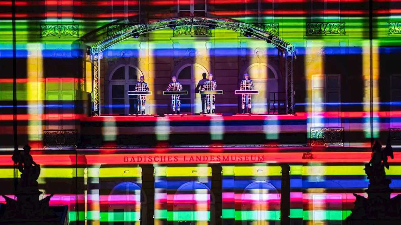 Kraftwerk gibt Konzert vor der Dresdner Semperoper