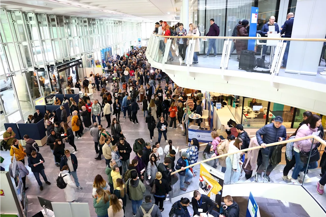 Jung, geflüchtet, arbeitslos: Kann die Berliner Job-Speeddating FuTog helfen?