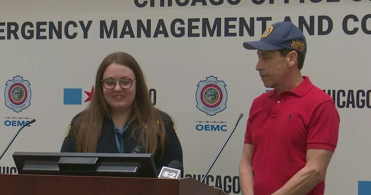 911 operator recognized for directing caller through CPR of retired Chicago firefighter