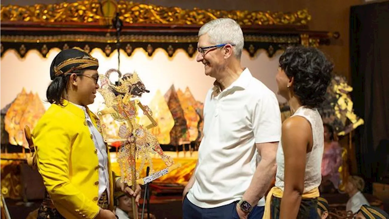 Bos Apple Tim Cook Terkagum-Kagum Lihat Wayang Kulit di RI