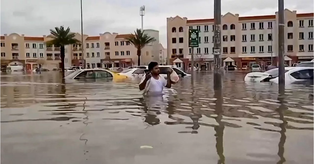 Schwerste Regenfälle seit 1949: Sturmfluten setzen Flughafen in Dubai unter Wasser