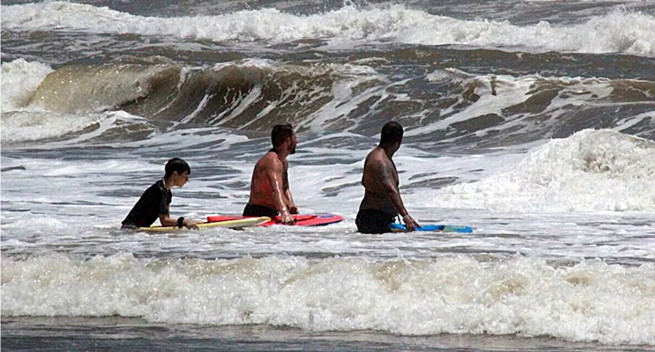 Policía Acuática de Mazatlán alerta sobre la presencia de mar de fondo a bañistas y embarcaciones