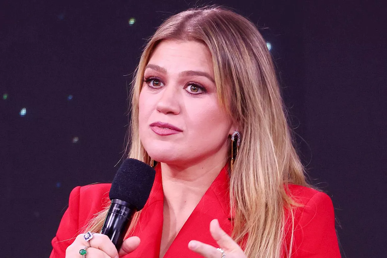 Kelly Clarkson gets emotional discussing Arizona's abortion ban and her own pregnancy challenges