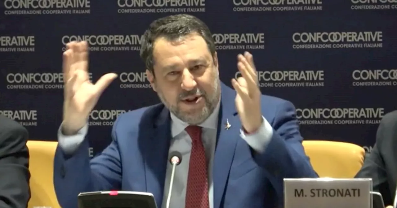 Autostrade, Salvini ridendo: “Sulle concessioni Il Fatto mi dà ragione, forse ho sbagliato…