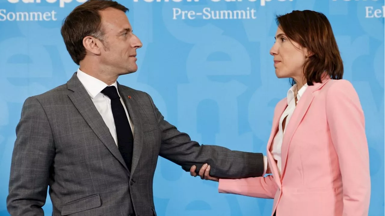 Elections européennes : Emmanuel Macron met un pied dans la campagne au côté de Valérie Hayer