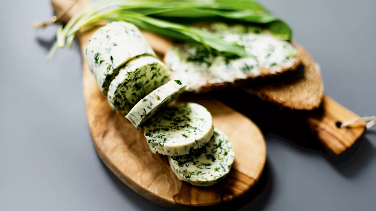 Schnelles Rezept für Bärlauch-Butter: Lecker aufs Brot oder zum Grillen