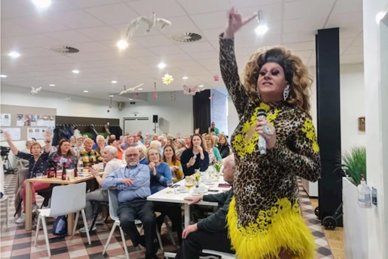 Dragshow in dienstencentrum Linkeroever: “Hun zwierige jurken tonen hun mooie benen, waarop de meeste vrouwen