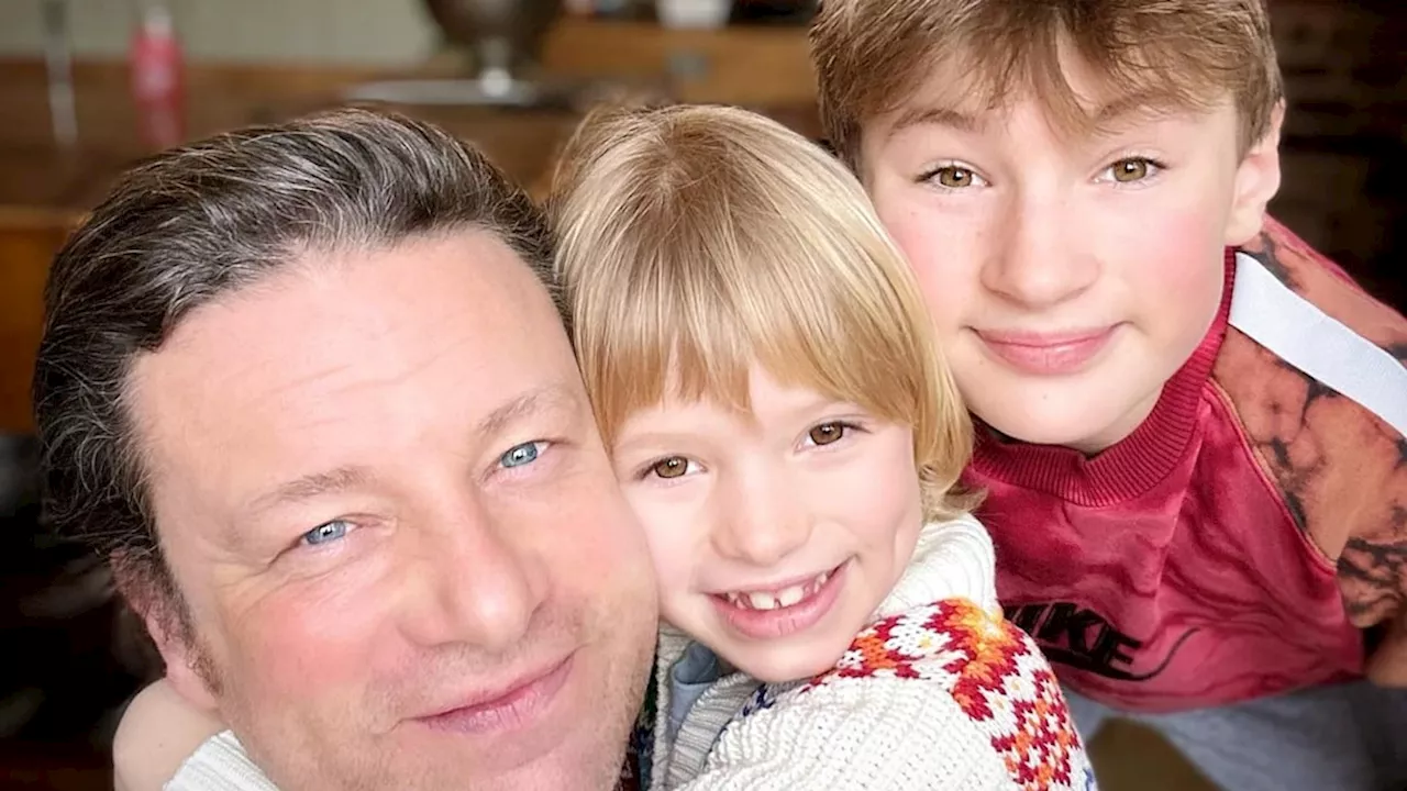 Jamie Oliver offers unseen peek at courtyard at sprawling £6m family home