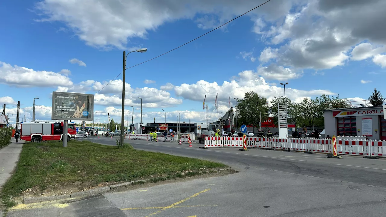 Land unter in Wien! Wasserrohrbruch flutet ganze Straße