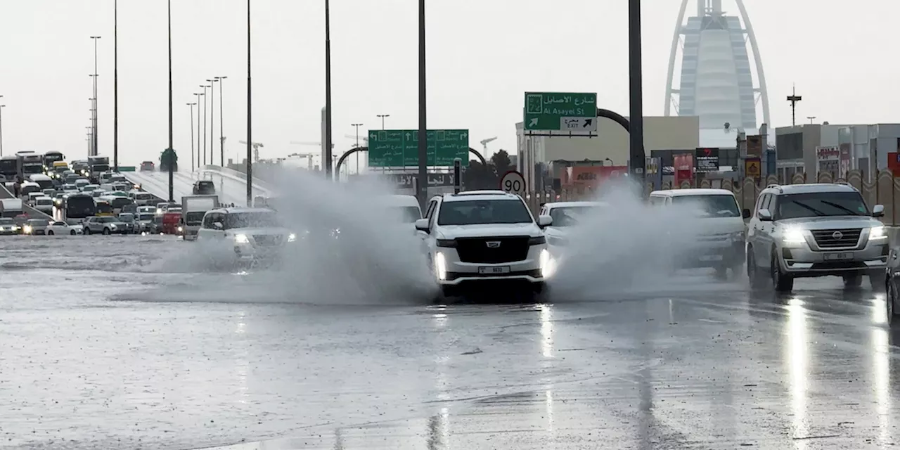 Le straordinarie e intense inondazioni a Dubai