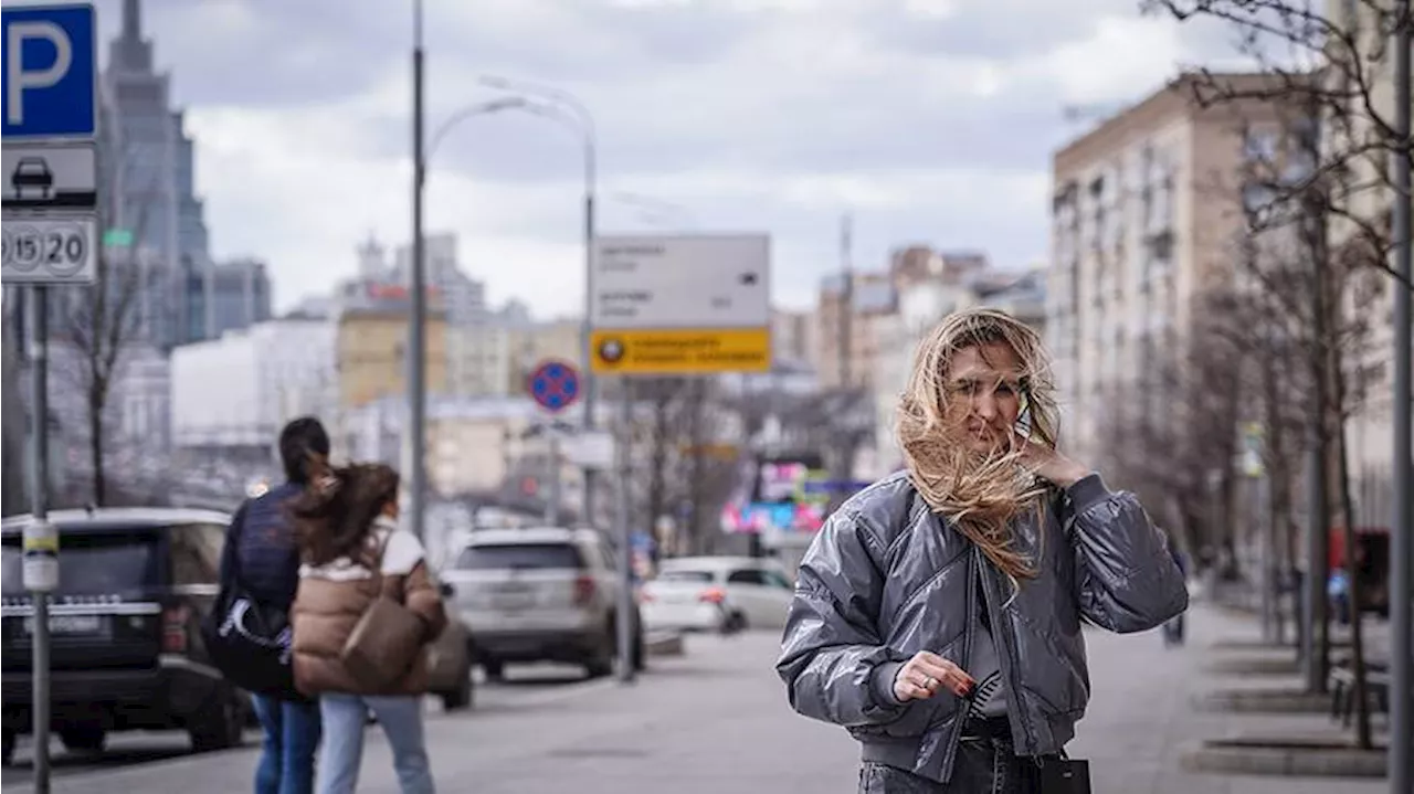 Синоптики предупредили москвичей о порывах ветра и небольшом дожде 17 апреля