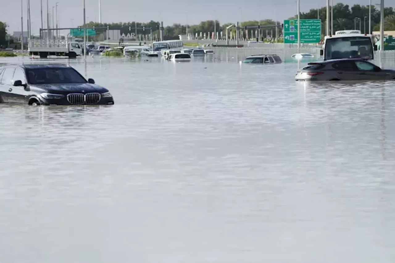 Badai dan Banjir Bandang Melanda Dubai hingga Melumpuhkan Bandara International, 18 Orang Tewas