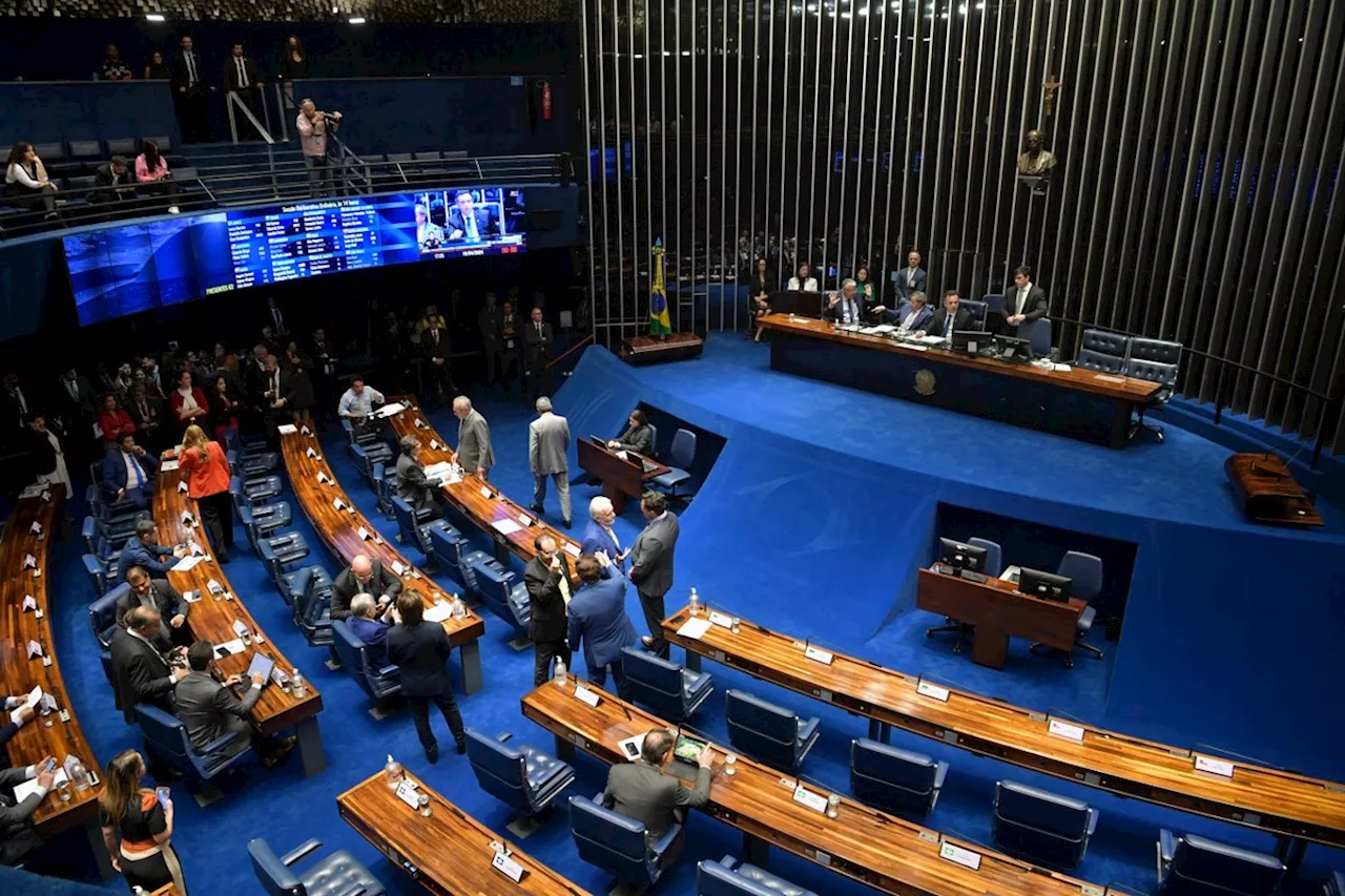 Senado aprova isenção de IR para quem ganha até dois salários mínimos