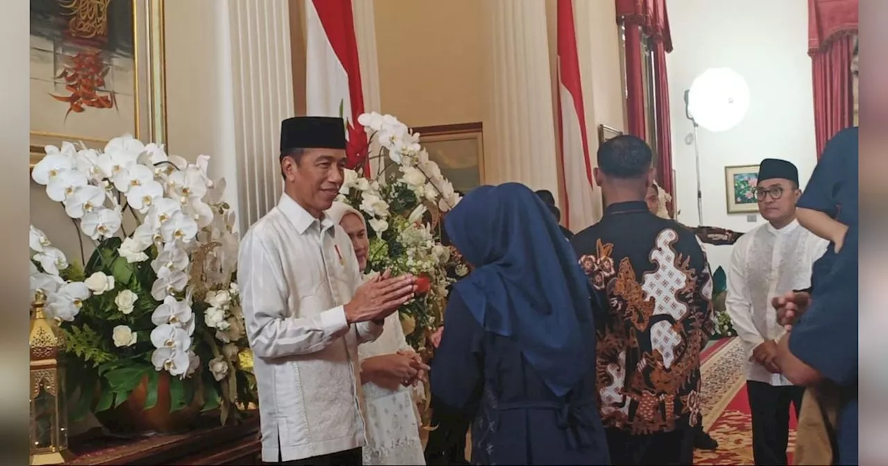 Demi Datang Open House Jokowi di Istana, Pria Asal Bandung Naik Motor Berangkat Dini Hari