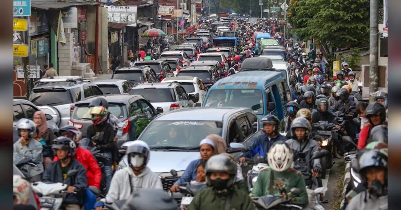 FOTO: Macet Horor Lalu Lintas Menuju Puncak Bogor Imbas Penerapan One Way