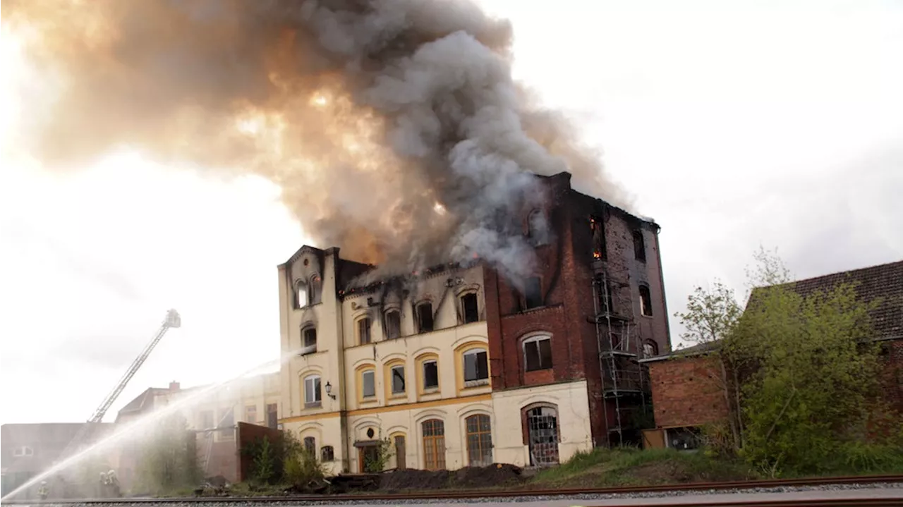 Neustadt-Glewe: Alte Brauerei nach Großbrand einsturzgefährdet