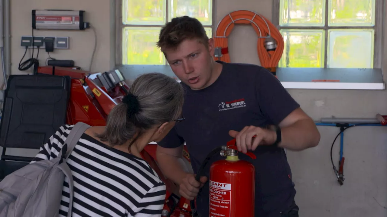 Feuerlöscherprüfung bei der FF Schwechat