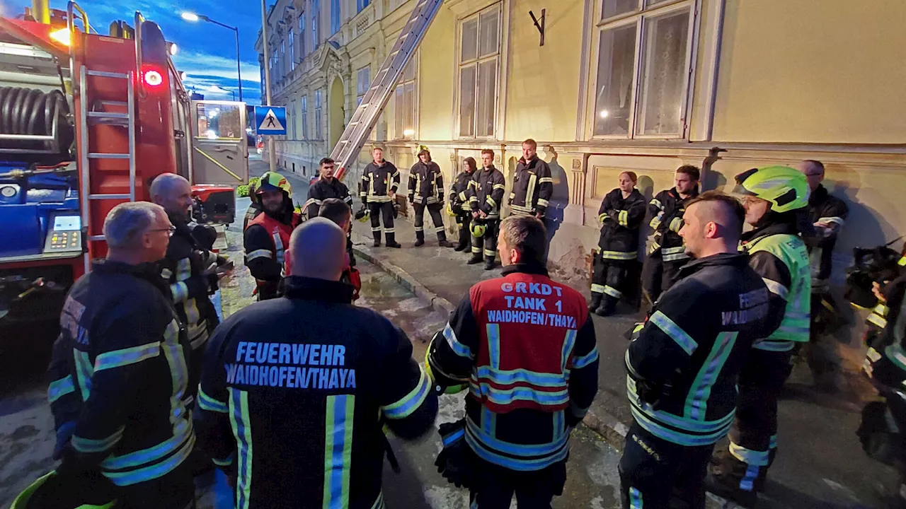 Feuerwehr Waidhofen setzte Übungsserie in Wohnhausanlage fort