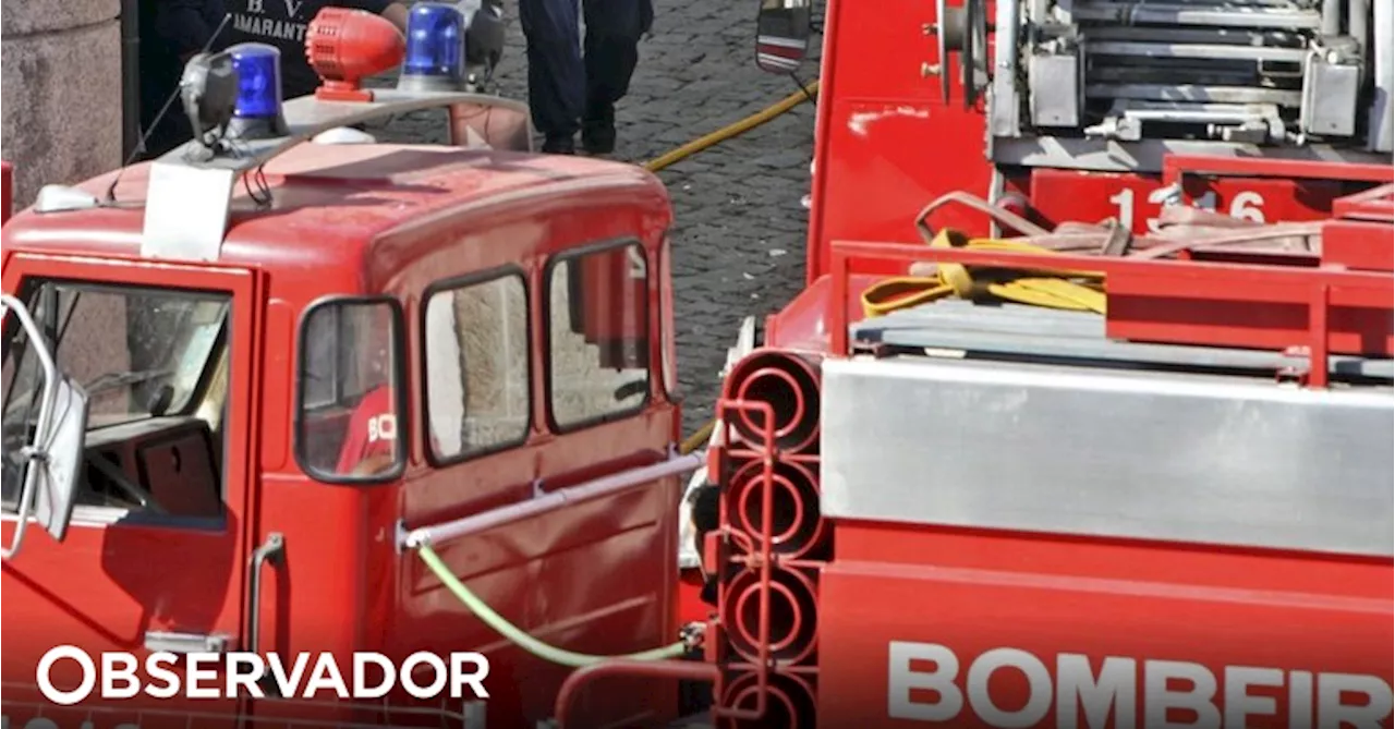 Dois feridos em incêndio em loja transformada em habitação em Lisboa