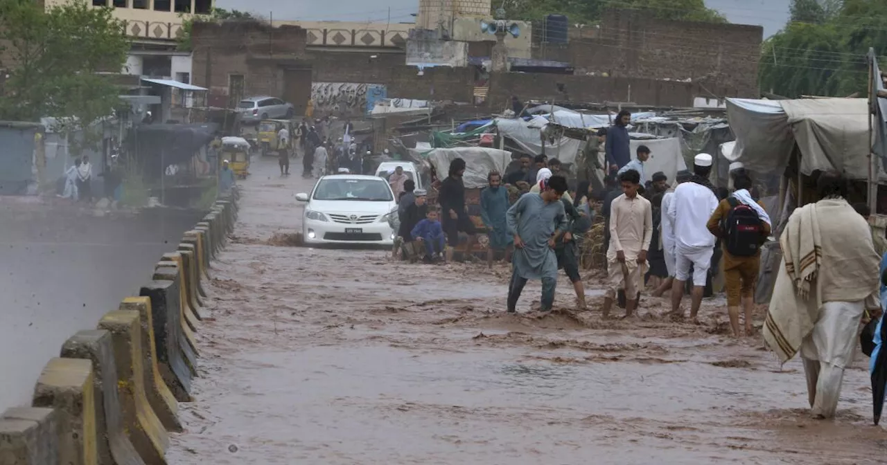 Los muertos por las lluvias en Pakistán suben a 63, y se esperan más tormentas