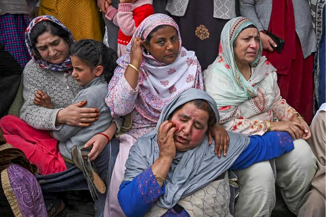 Woman, 5 children dead after boat capsizes in Indian Kashmir