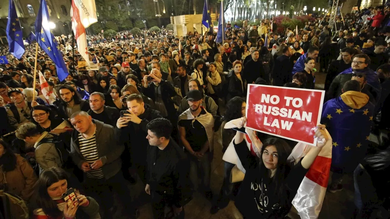 In Georgia come al Maidan ucraino, esplodono le proteste pro Ue