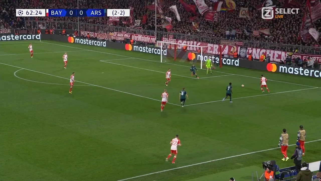 Mazraoui maakt grote indruk tegen Arsenal en bekroont dat met actie in minuut 63