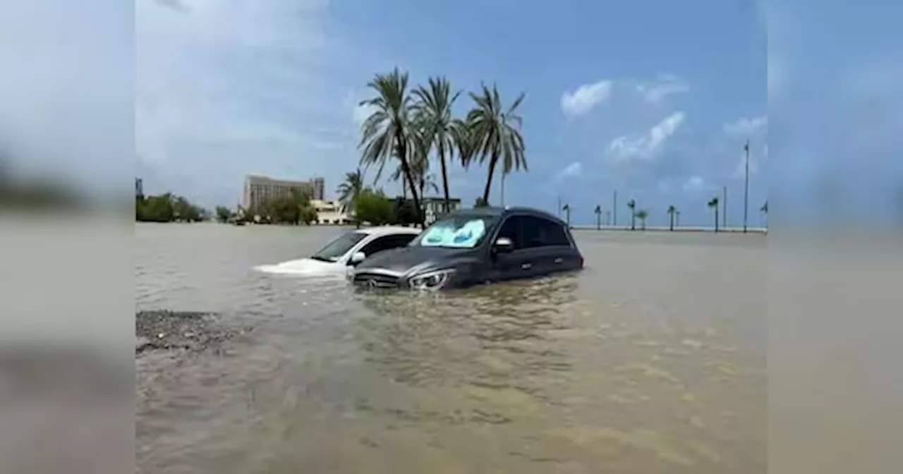 Dubai Flood: UAE में 75 वर्षों की सबसे ज्यादा बारिश, स्‍कूल बंद; दुबई एयरपोर्ट हुआ पानी से लबालब