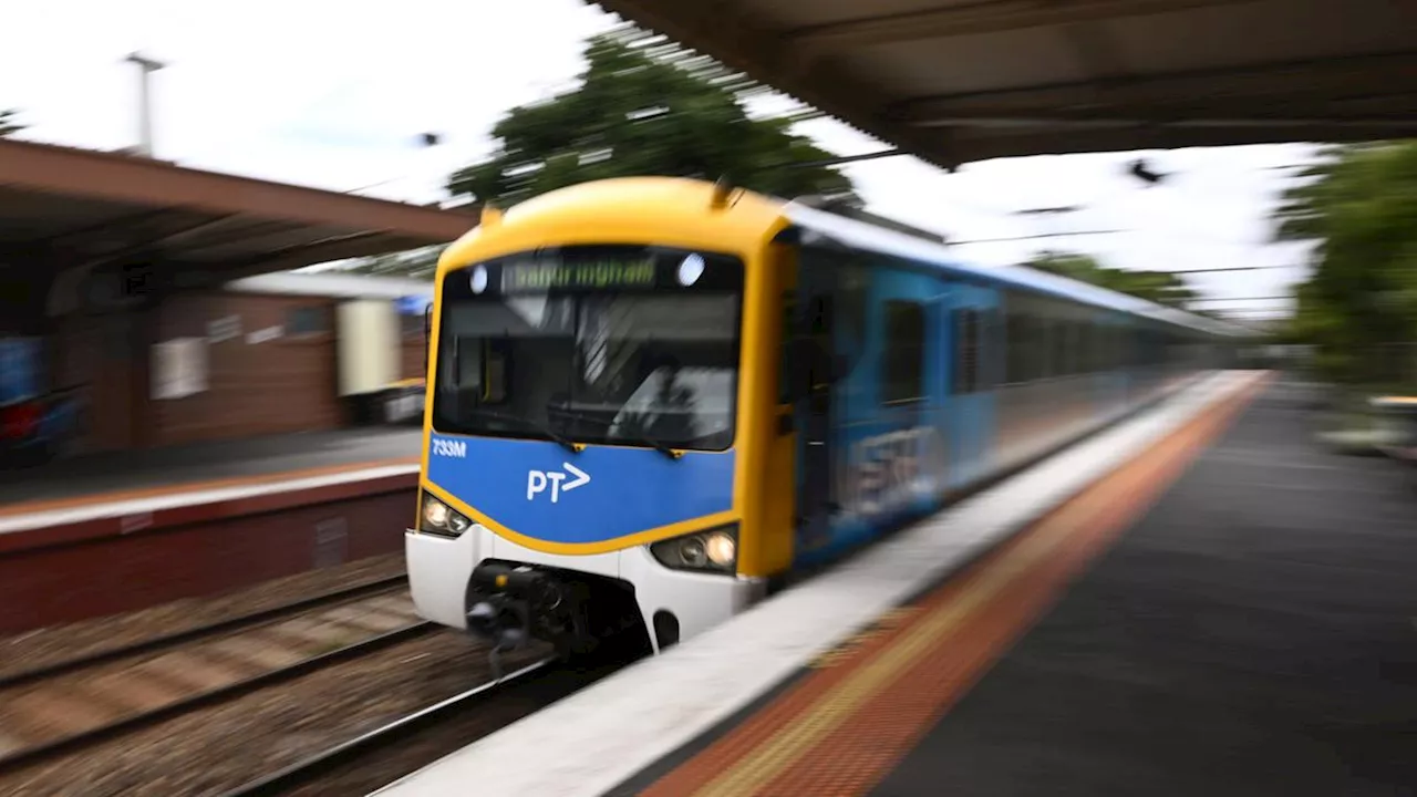 Commuter chaos in Melbourne as power fault causes major train delays